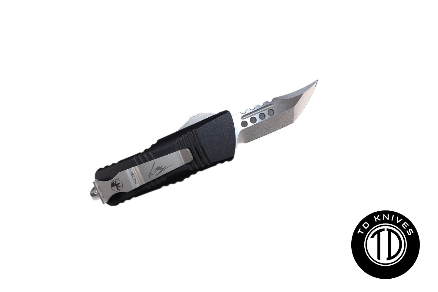 MICROTECH - Signature Series Mini Troodon with Black Handle and Stonewashed Hellhound Blade. Model # 819-10S