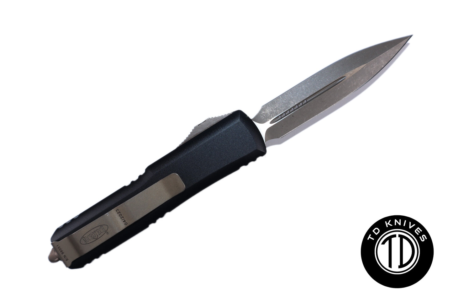 MICROTECH - UTX-85 Double Edge in Black with Apocalyptic Bronze Blade and Bronze Hardware Finish. Model # 232-13AP