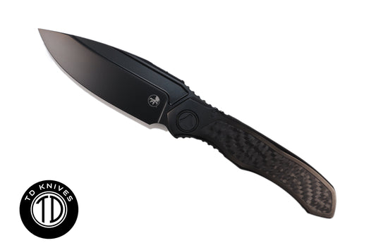 MICROTECH - Anax Standard Edge in Black DLC Titanium with Carbon Fiber Inlays. Model # 190C-1DLCTCFITI