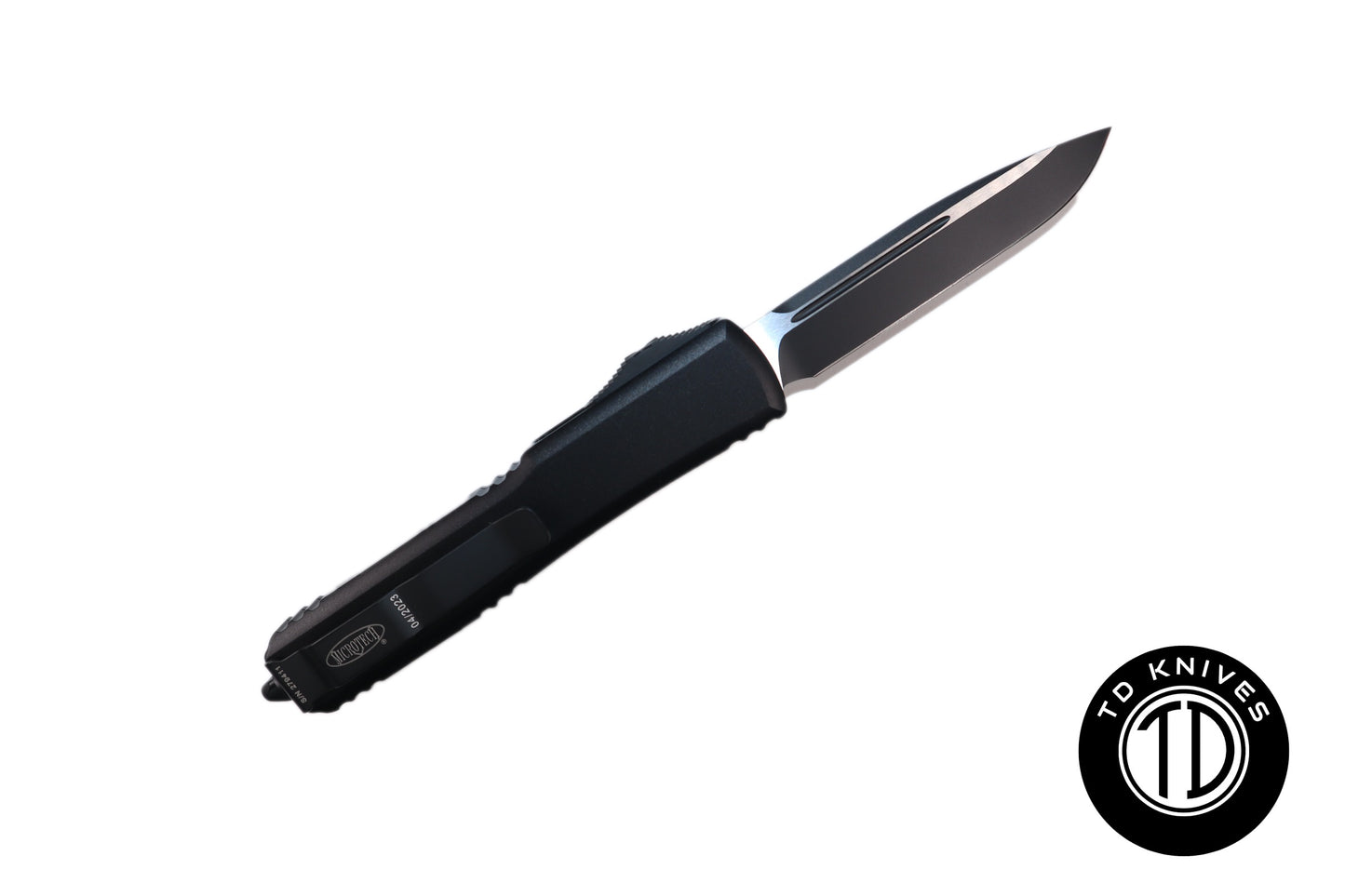 MICROTECH - Ultratech Tactical Standard Edge in Black with Black Hardware and Blade Finish. Model # 121-1T