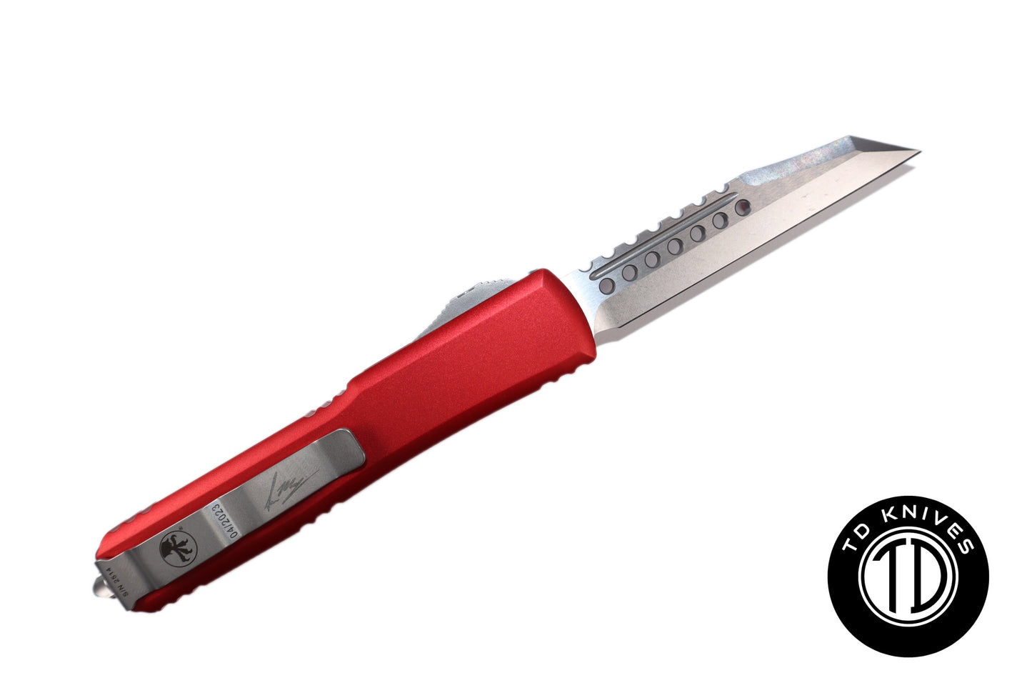 MICROTECH - Ultratech Warhound Signature Series in Red with Stonewashed Finished Blade. Model # 119W-10RDS