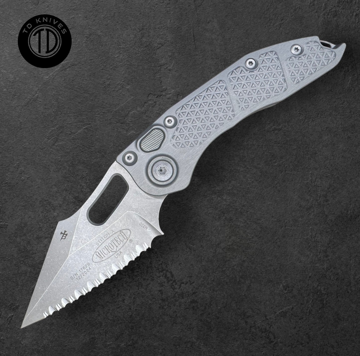 MICROTECH / BORKA- Stitch Auto in Natural Clear W/ Apocalyptic Full Serrated Edge Blade. Model # 169-12 APNC