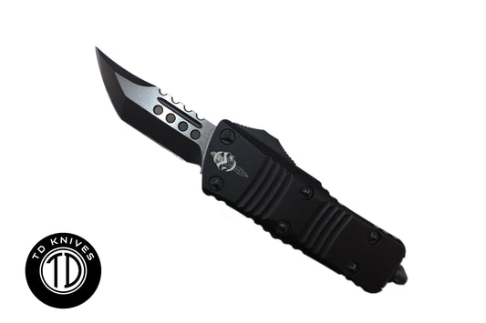 MICROTECH - Signature Series Mini Troodon in Black with Two-Tone Hellhound Blade. Model # 819-1TS