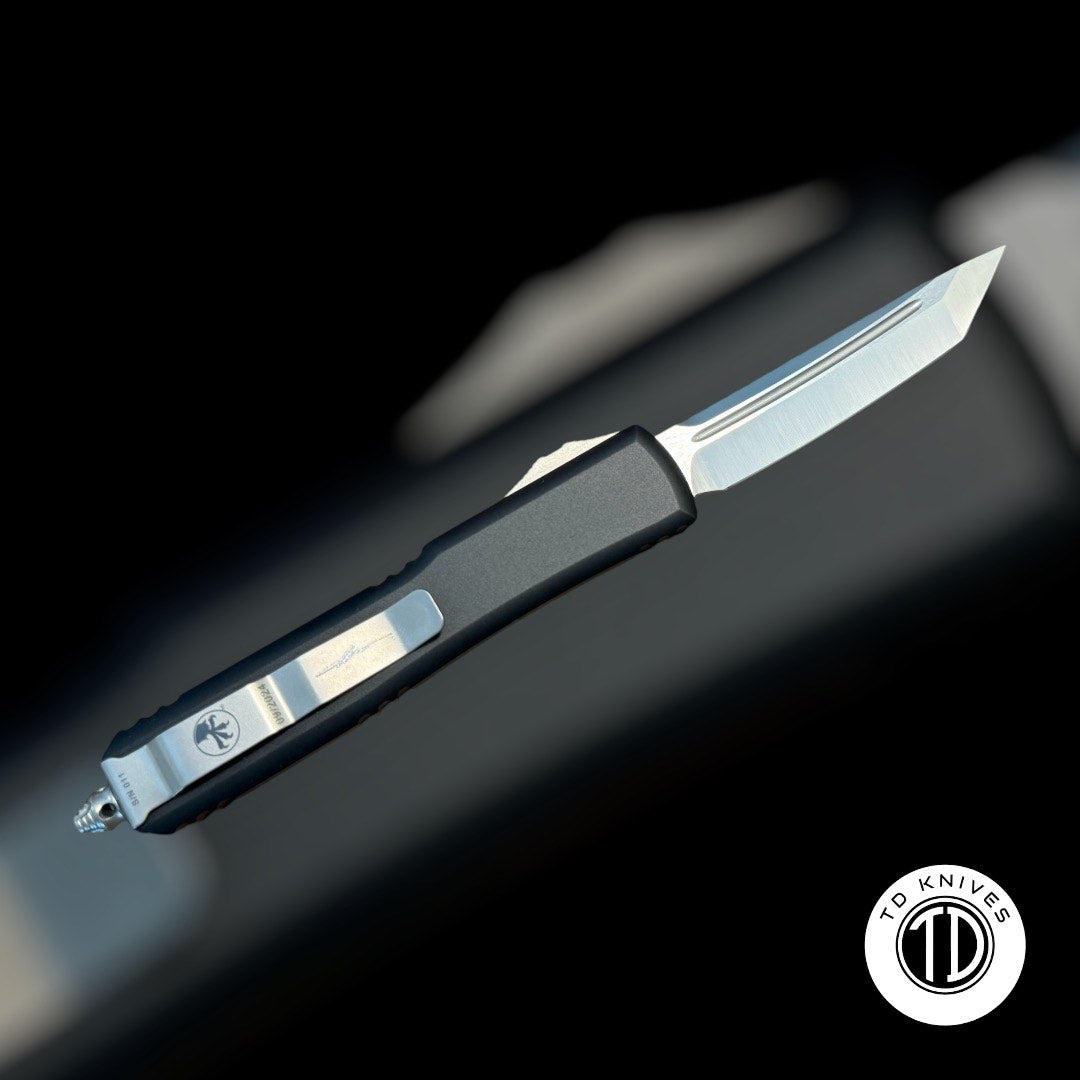 MICROTECH - Ultratech T/E in Carbon Fiber W/ Standard Edge Satin Finish Blade. Model # 123-4CFS