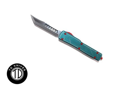 MICROTECH - Signature Series UTX-70 Bounty Hunter with Apocalyptic Hellhound Blade. Model # 419-10BH